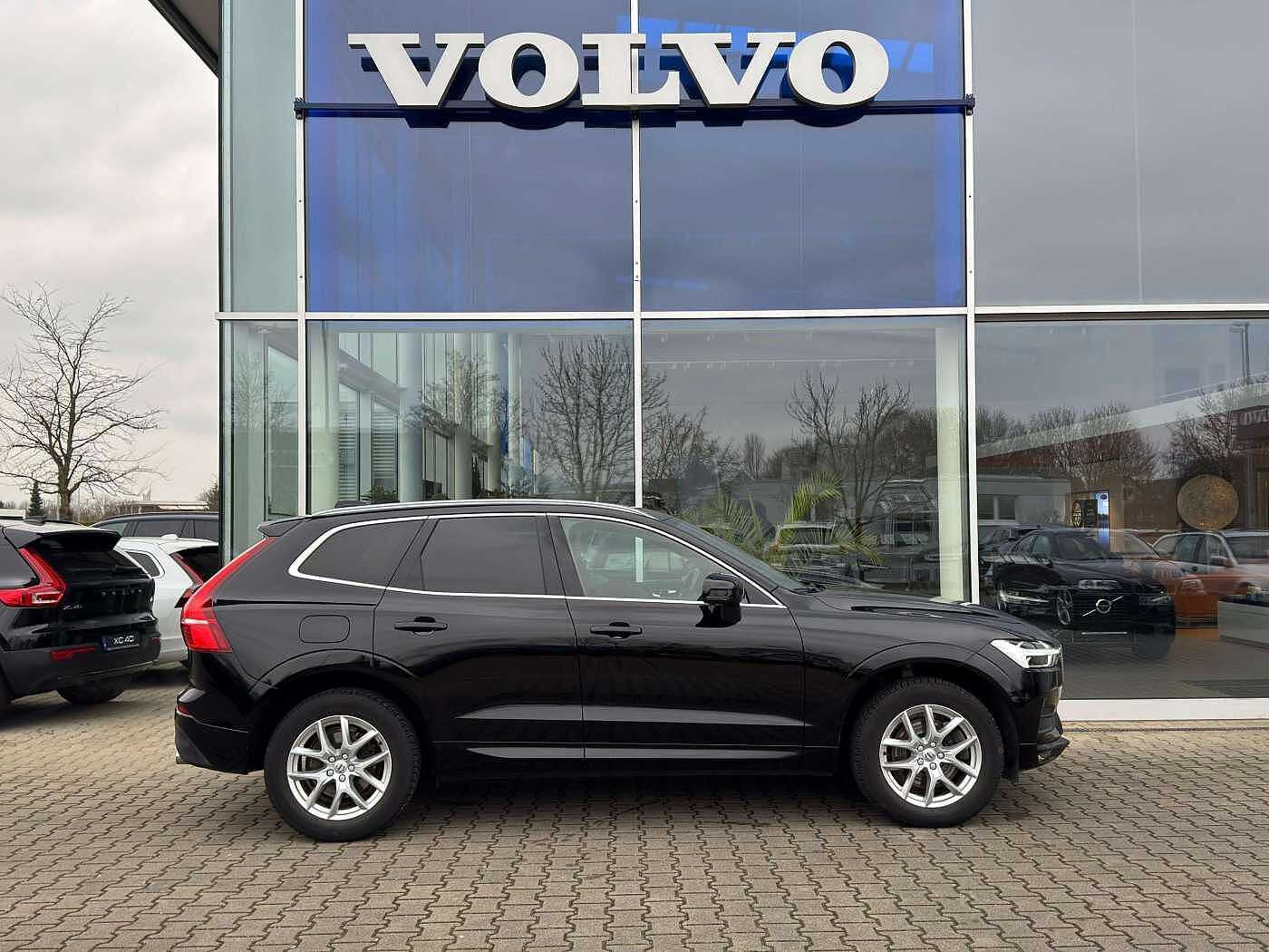 Volvo  B4 Momentum Pro FWD
