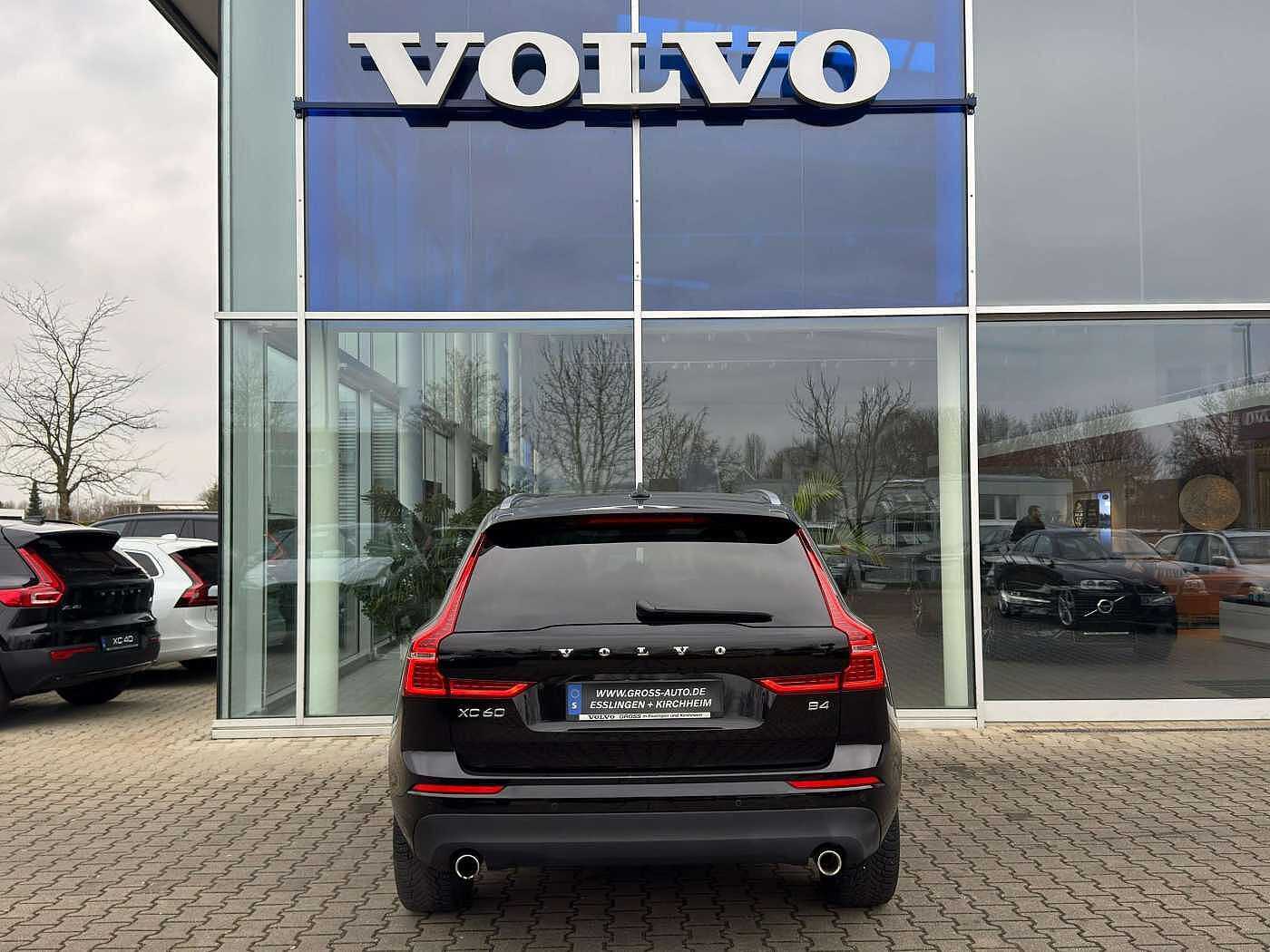 Volvo  B4 Momentum Pro FWD