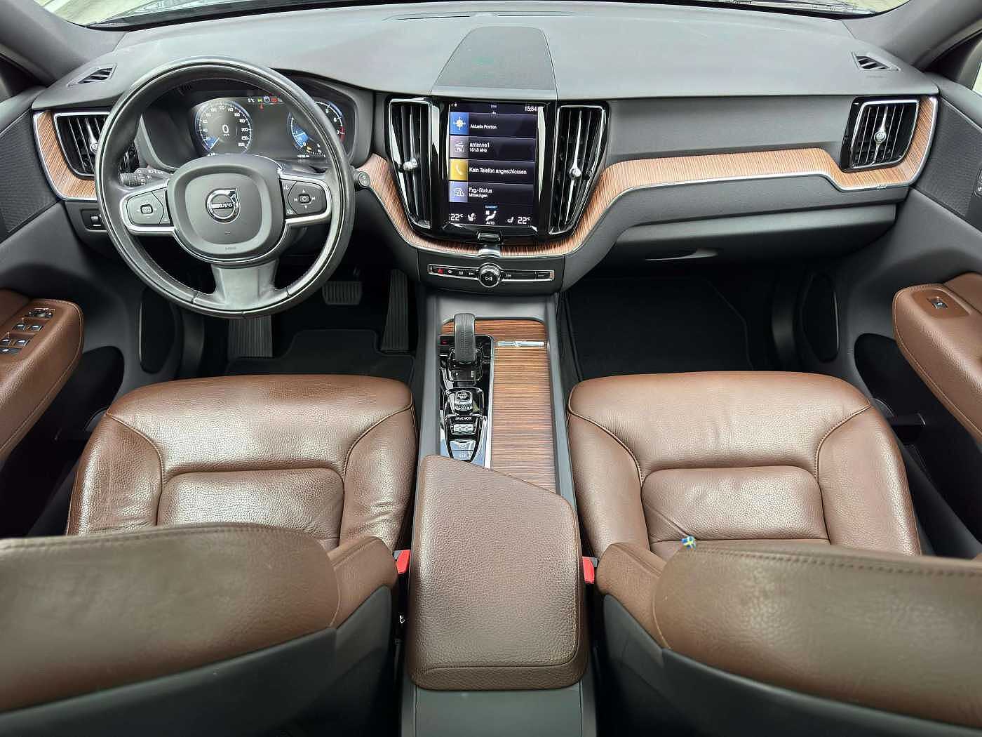 Volvo  B4 Momentum Pro FWD