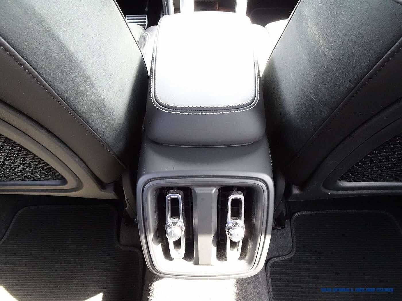 Volvo  D4 AWD Geartronic R-Design