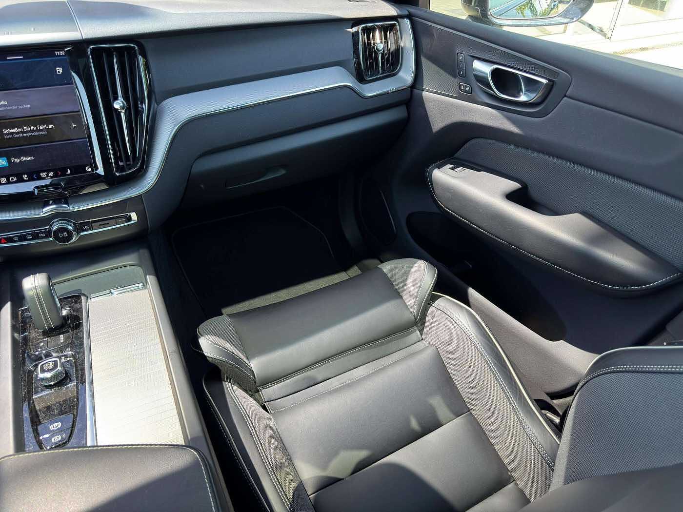 Volvo  T6 R-Design Recharge AWD