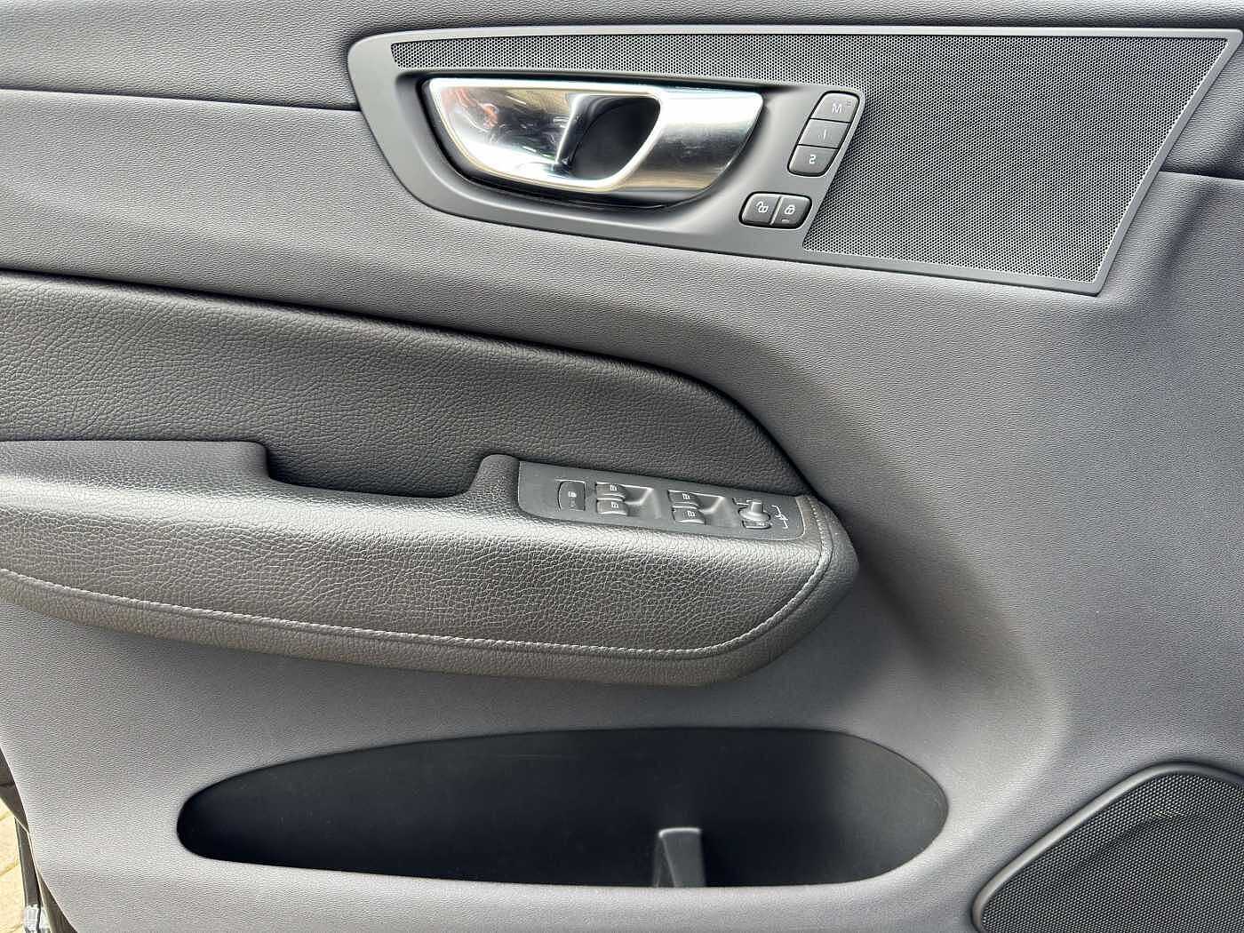 Volvo  T8 Inscription Recharge Plug-In Hybrid AWD