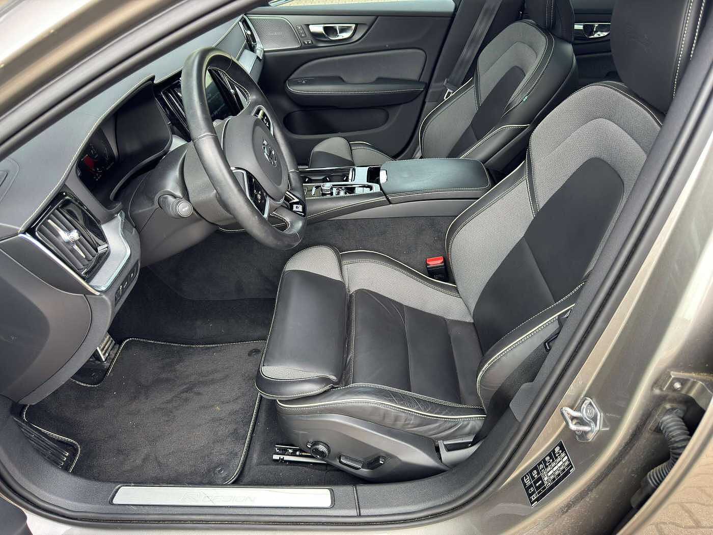 Volvo  T6 R-Design Plug-In Hybrid AWD
