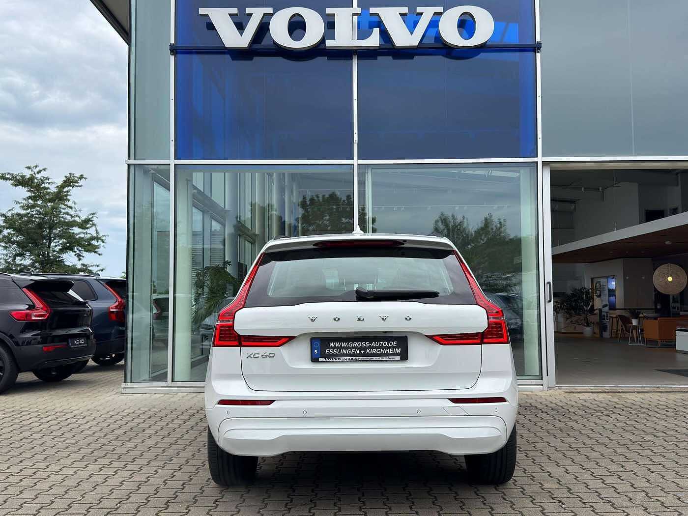 Volvo  B4 Momentum Pro 2WD