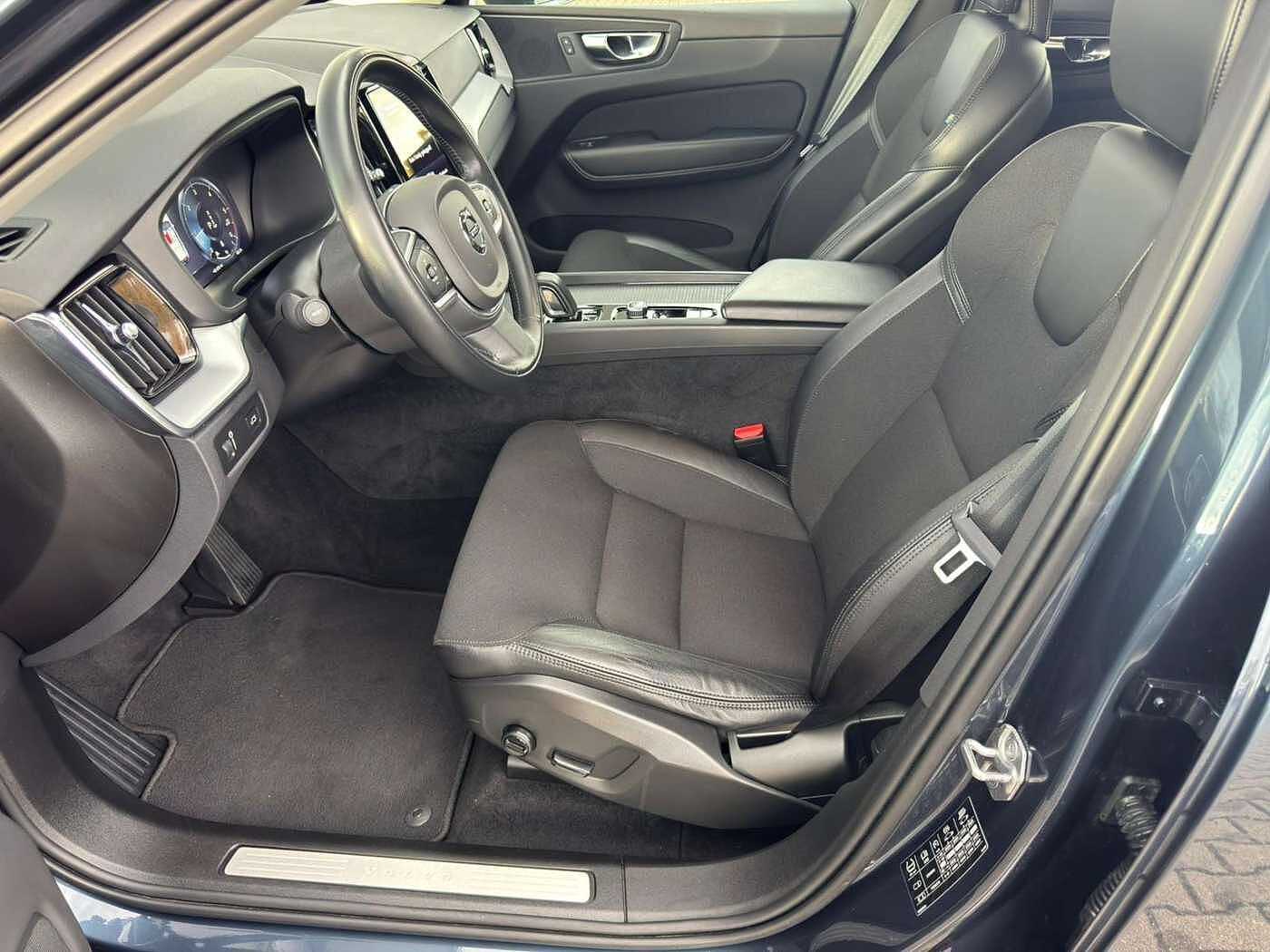 Volvo  D4 Momentum Pro AWD