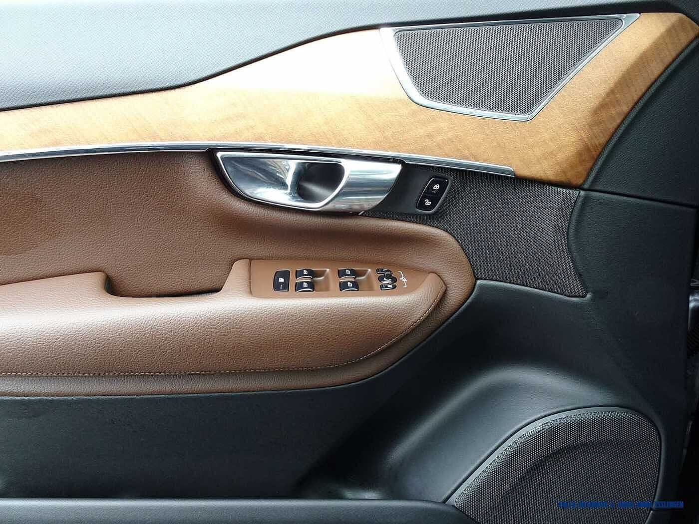 Volvo  B5 AWD Geartronic Momentum Pro