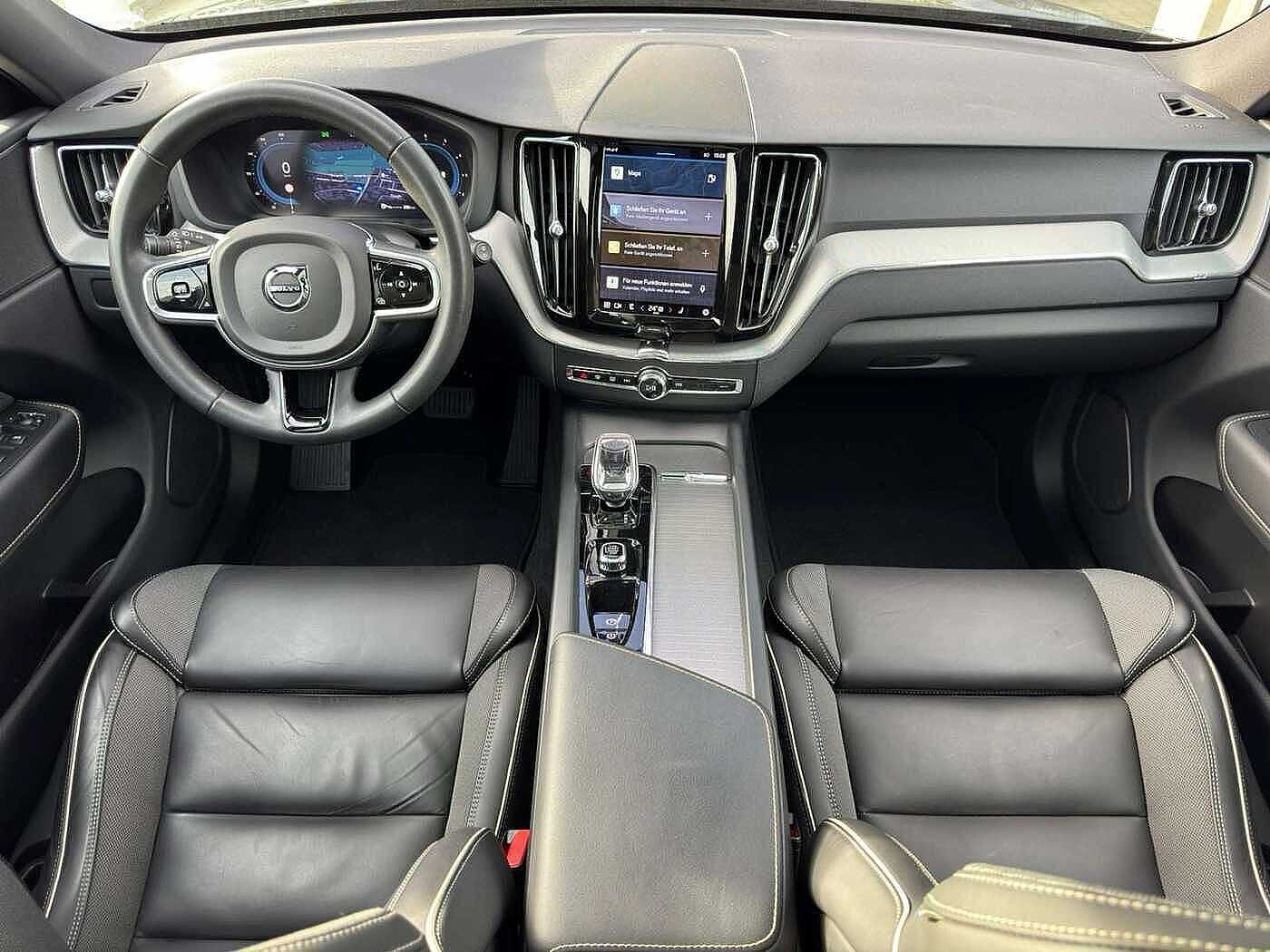 Volvo  B4d Plus Dark AWD