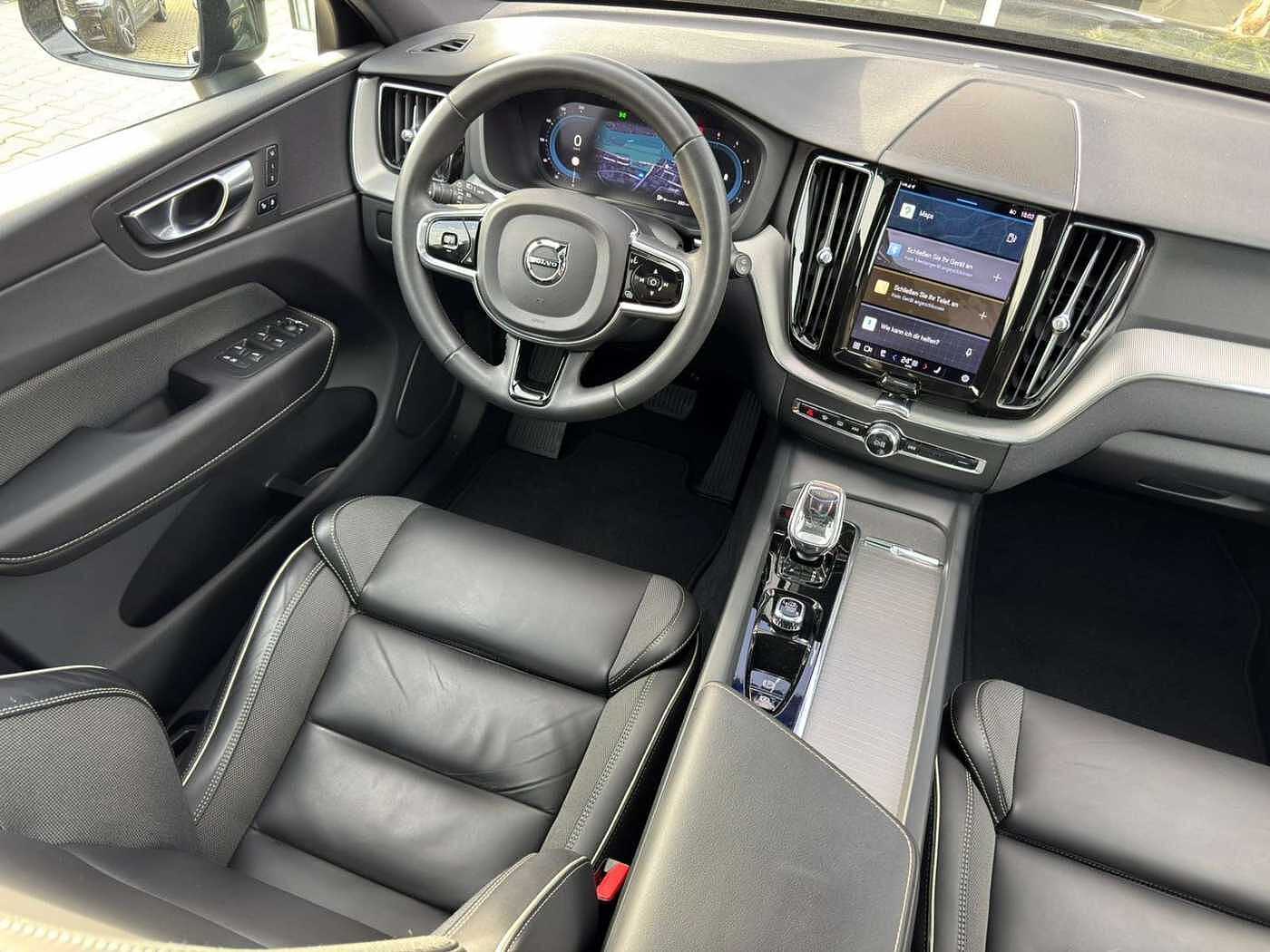 Volvo  B4d Plus Dark AWD