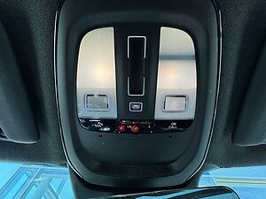 Volvo  P8 R Design Recharge Pure Electric AWD