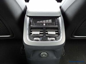 Volvo  T8 AWD Recharge Geartronic R-Design Expression