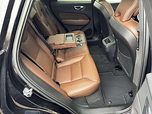 Volvo  B4 Momentum Pro FWD