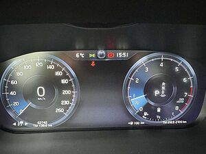 Volvo  B4 Momentum Pro FWD