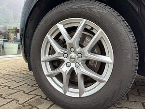 Volvo  B4 Momentum Pro FWD