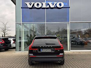 Volvo  B4 Momentum Pro FWD