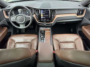 Volvo  B4 Momentum Pro FWD
