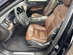Volvo  B4 Momentum Pro FWD