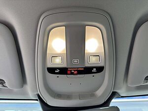 Volvo  B4 Momentum Pro 2WD