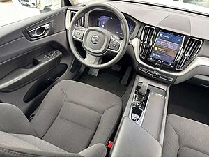 Volvo  B4 Momentum Pro 2WD