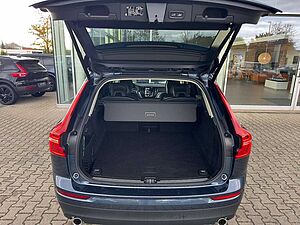 Volvo  D4 Momentum Pro AWD