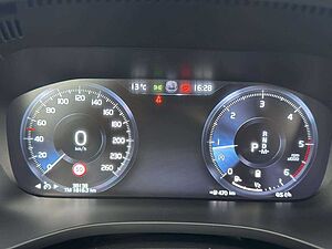 Volvo  D4 Momentum Pro AWD