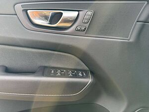 Volvo  B4d Plus Dark AWD