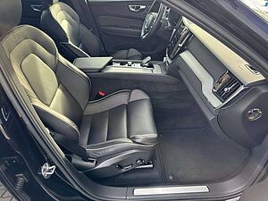 Volvo  B4d Plus Dark AWD