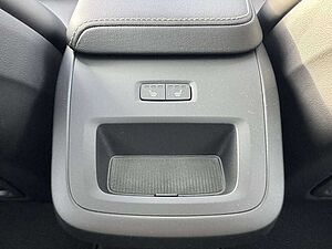 Volvo  B4d Plus Dark AWD