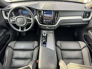 Volvo  B4d Plus Dark AWD