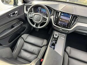 Volvo  B4d Plus Dark AWD