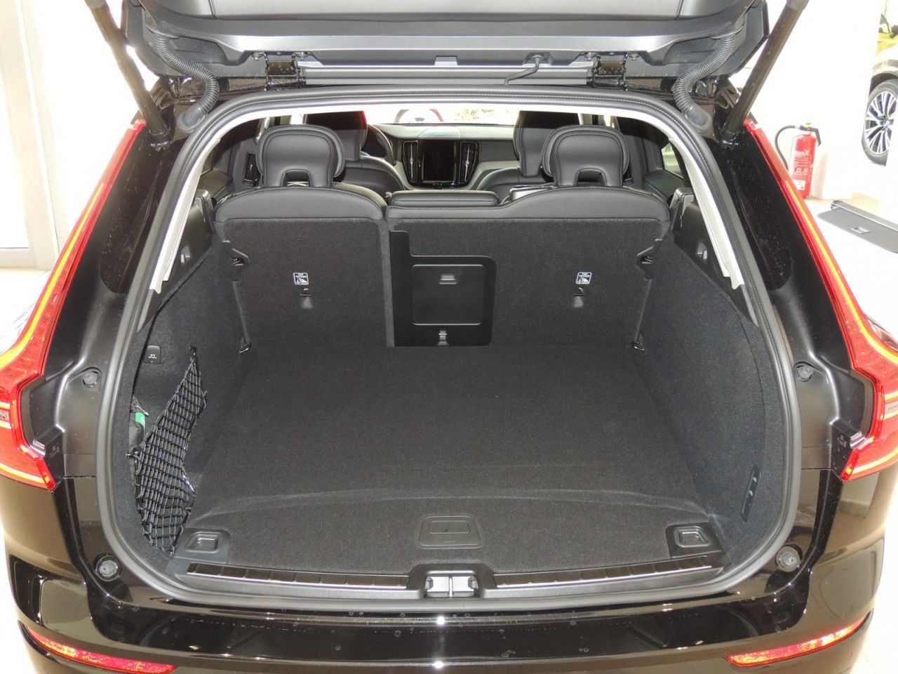 Volvo  Recharge T6 AWD Plus Dark Klima Navi Leder