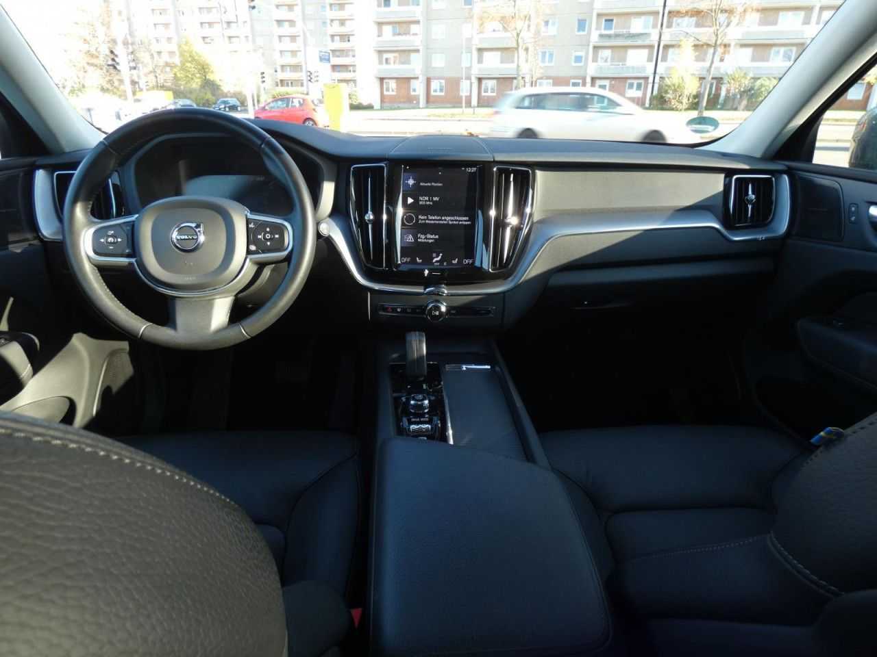 Volvo  B4 (Diesel) AWD Momentum Pro (EURO 6d-TEMP)