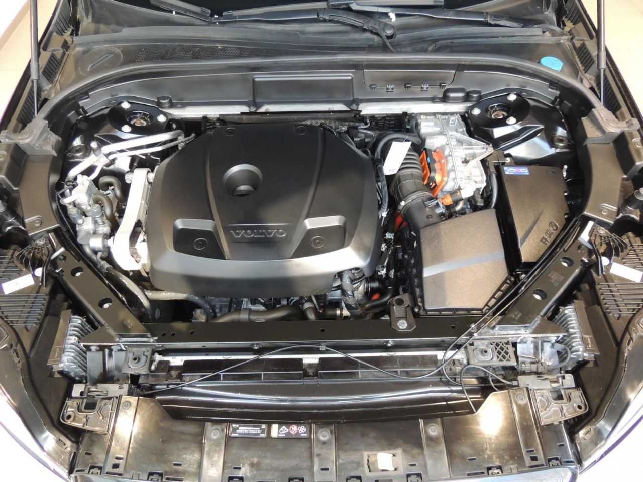 Volvo  Recharge T6 AWD R-Design Klima Navi