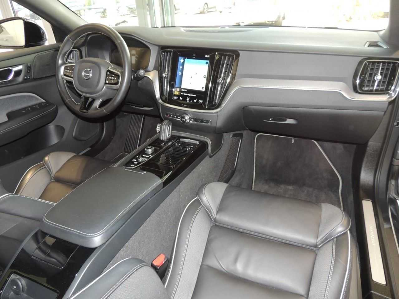 Volvo  Recharge T6 AWD R-Design Klima Navi