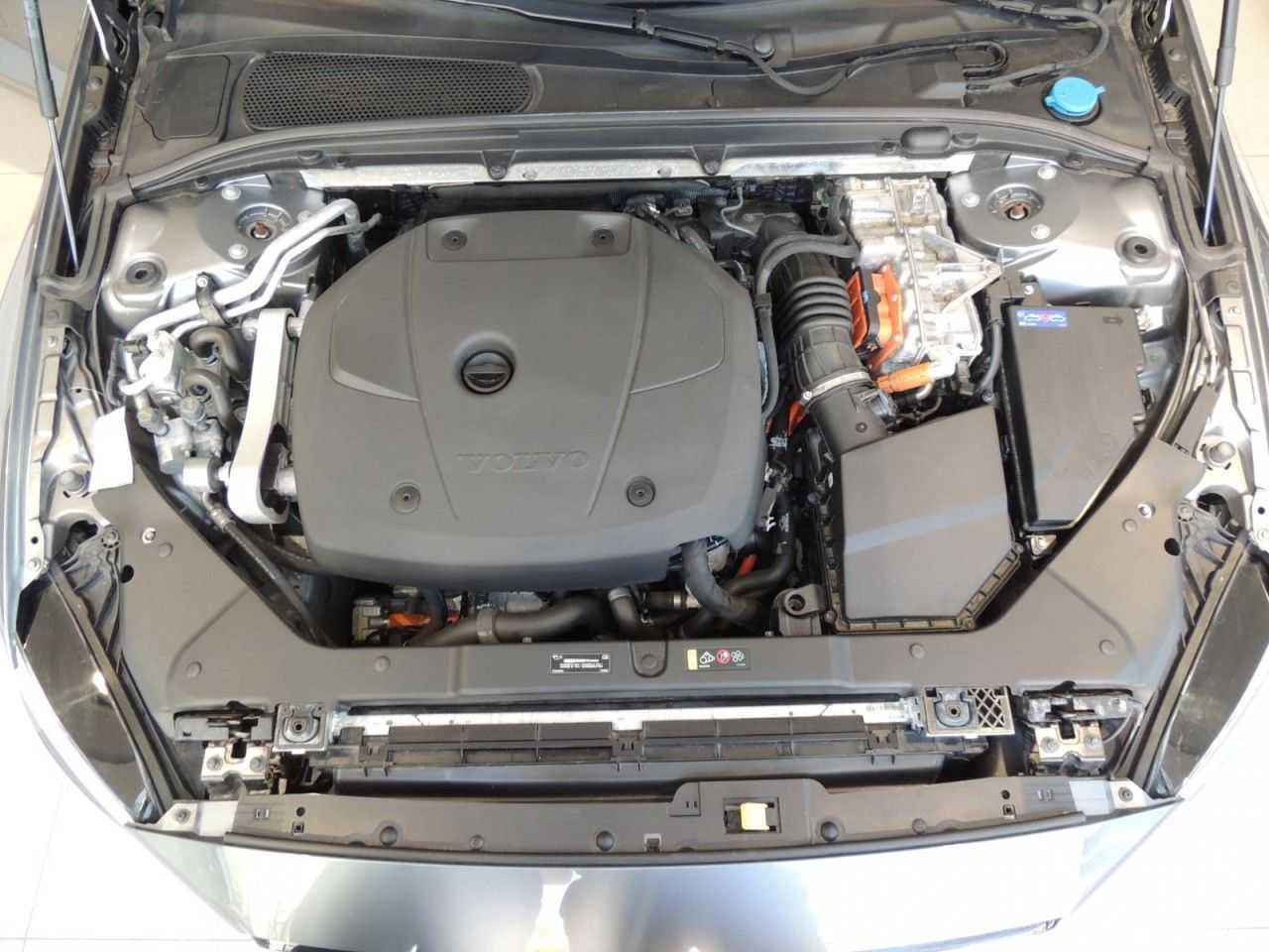 Volvo  Recharge T6 AWD R-Design Klima Navi