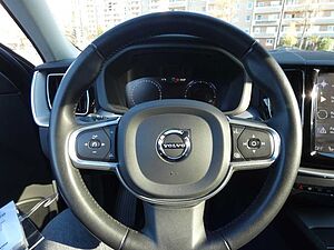 Volvo  B4 (Diesel) AWD Momentum Pro (EURO 6d-TEMP)