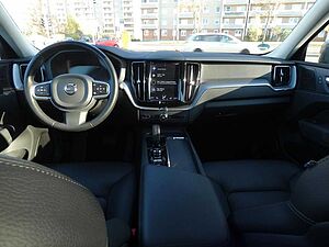 Volvo  B4 (Diesel) AWD Momentum Pro (EURO 6d-TEMP)