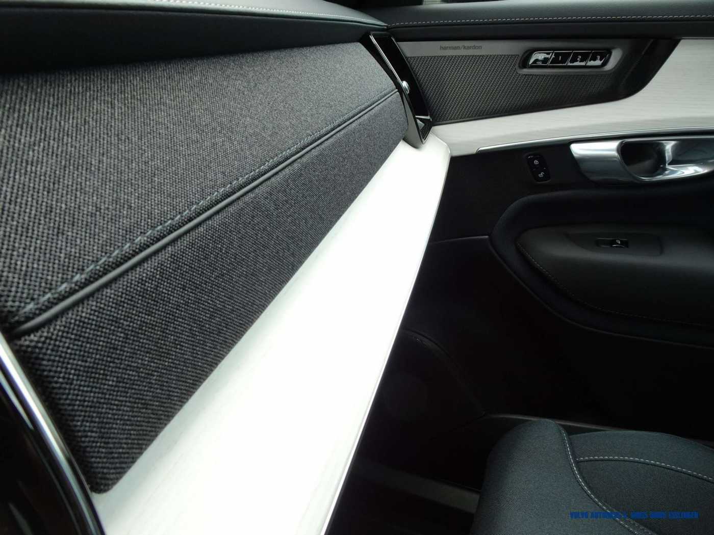 Volvo  T8 AWD Ultra Dark 7-Sitzer