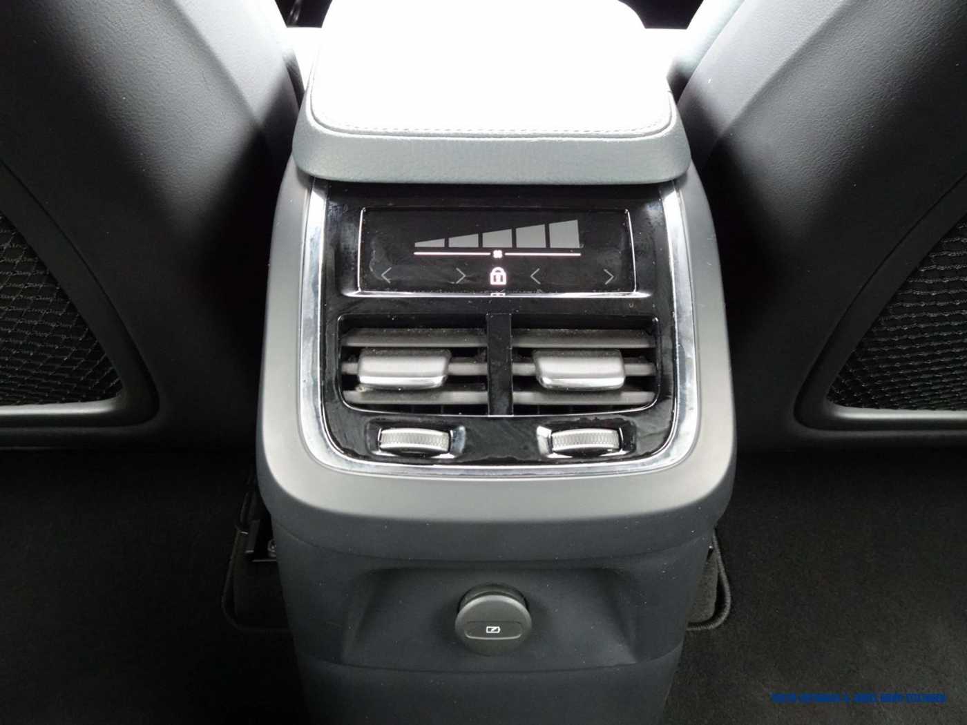 Volvo  T8 AWD Recharge Geartronic R-Design Expression