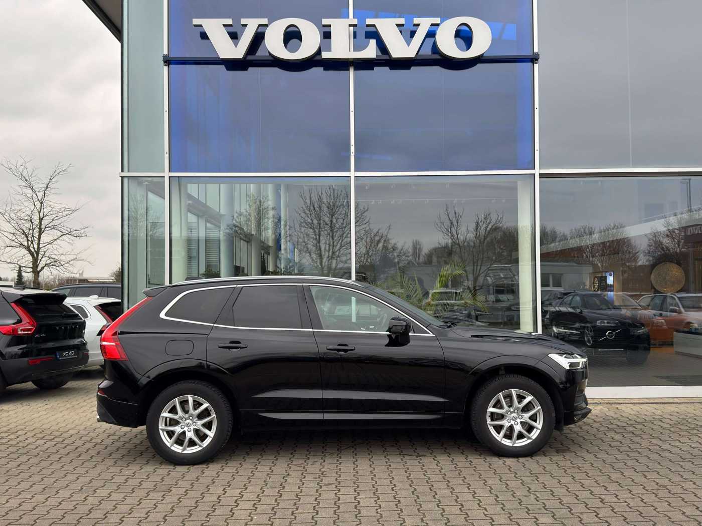 Volvo  B4 Momentum Pro FWD