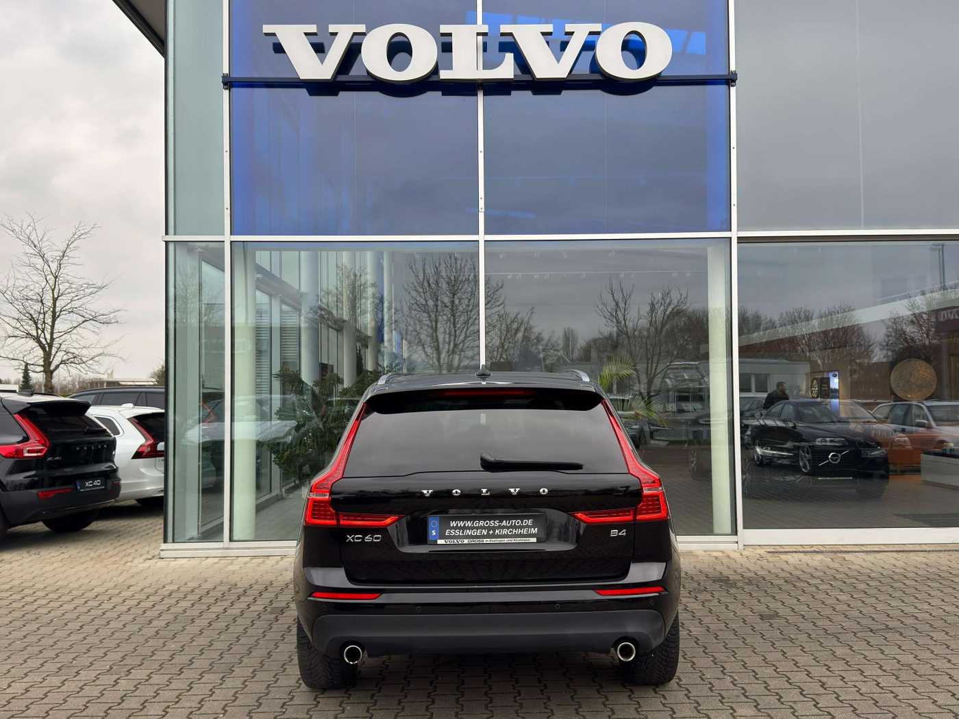 Volvo  B4 Momentum Pro FWD