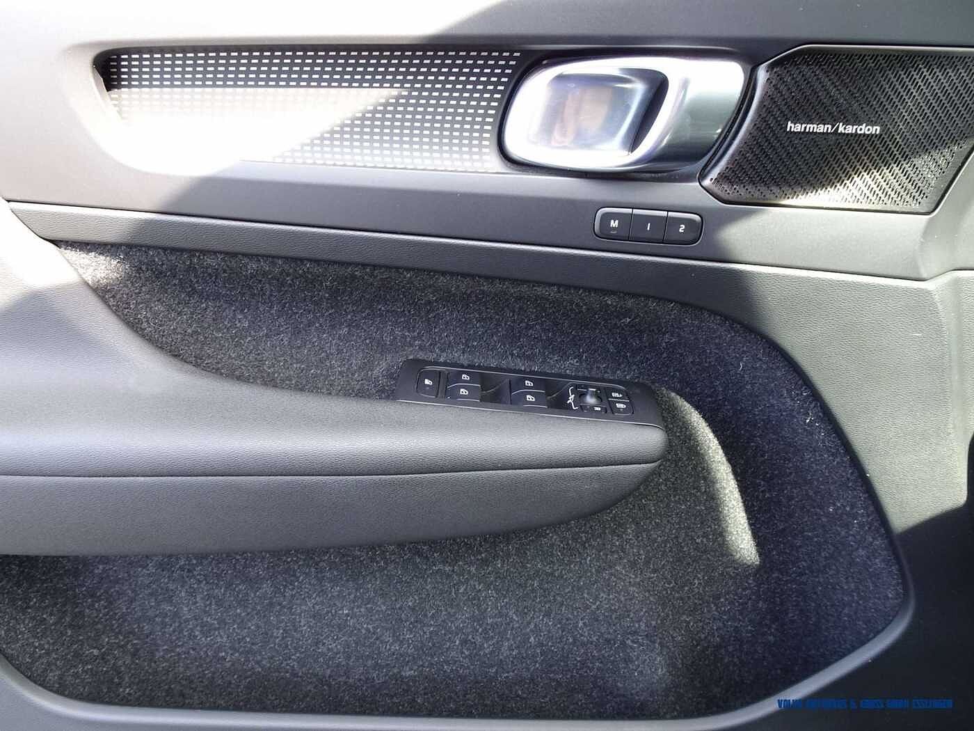 Volvo  D4 AWD Geartronic R-Design