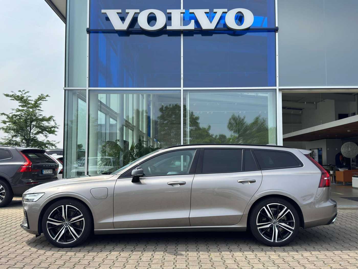 Volvo  T6 R-Design Plug-In Hybrid AWD