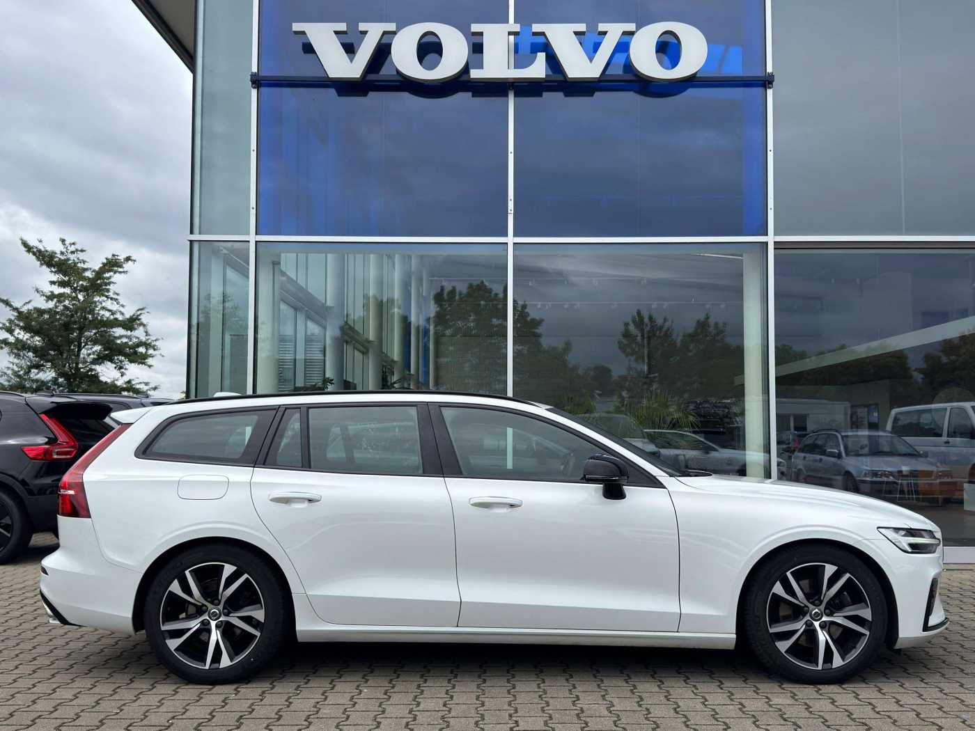 Volvo  B4 R-Design