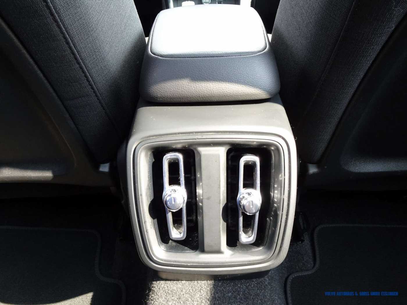 Volvo  T3 Geartronic Momentum