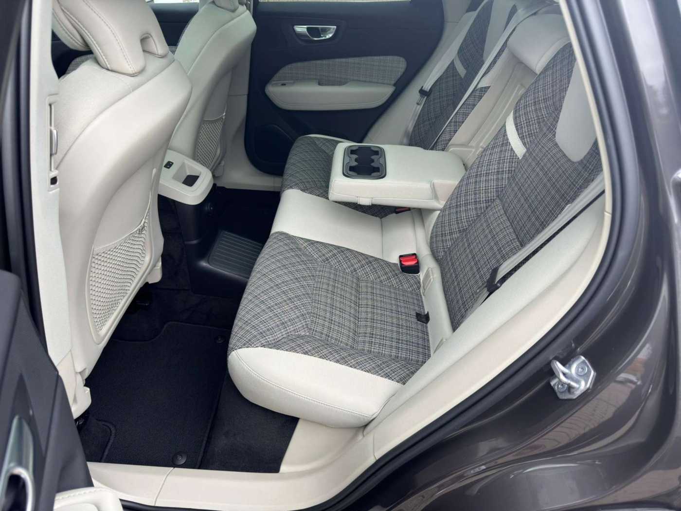 Volvo  T6 AWD Core