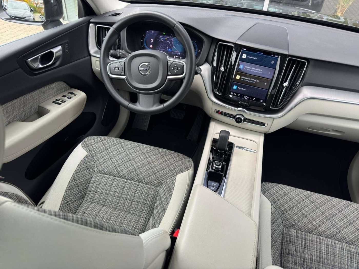 Volvo  T6 AWD Core