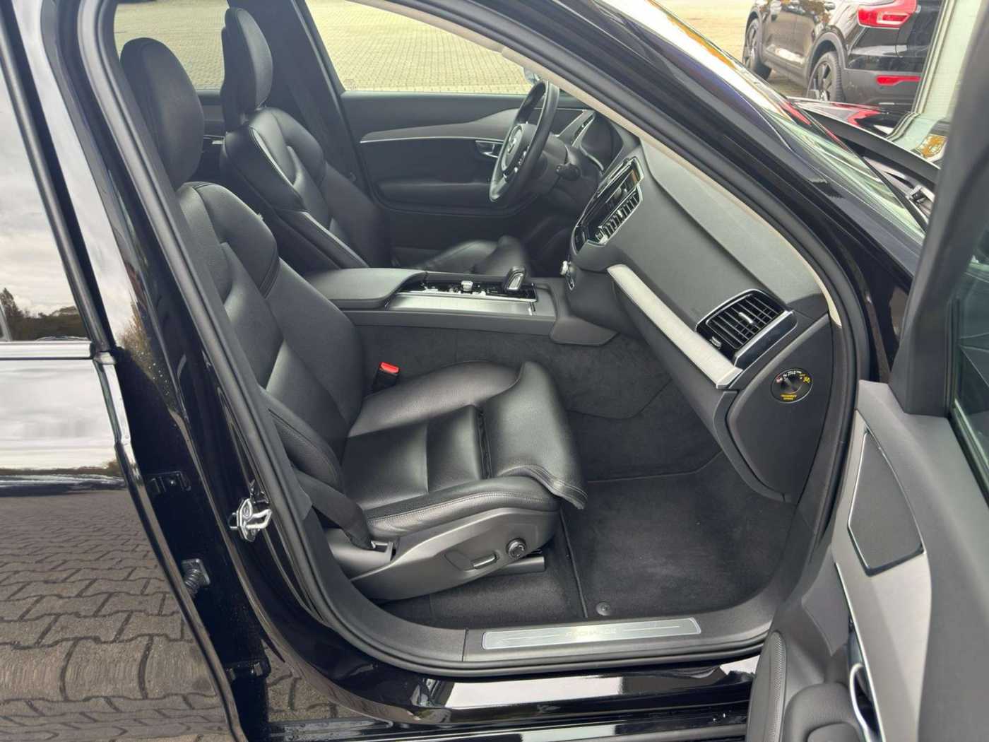 Volvo  T8 R-Design Expression AWD