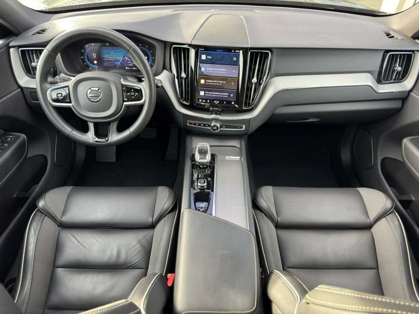 Volvo  B4d Plus Dark AWD