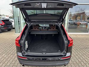Volvo  B4 Momentum Pro FWD