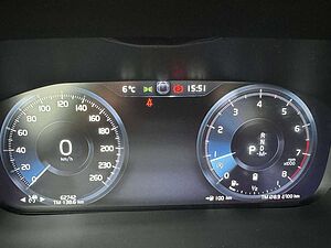 Volvo  B4 Momentum Pro FWD